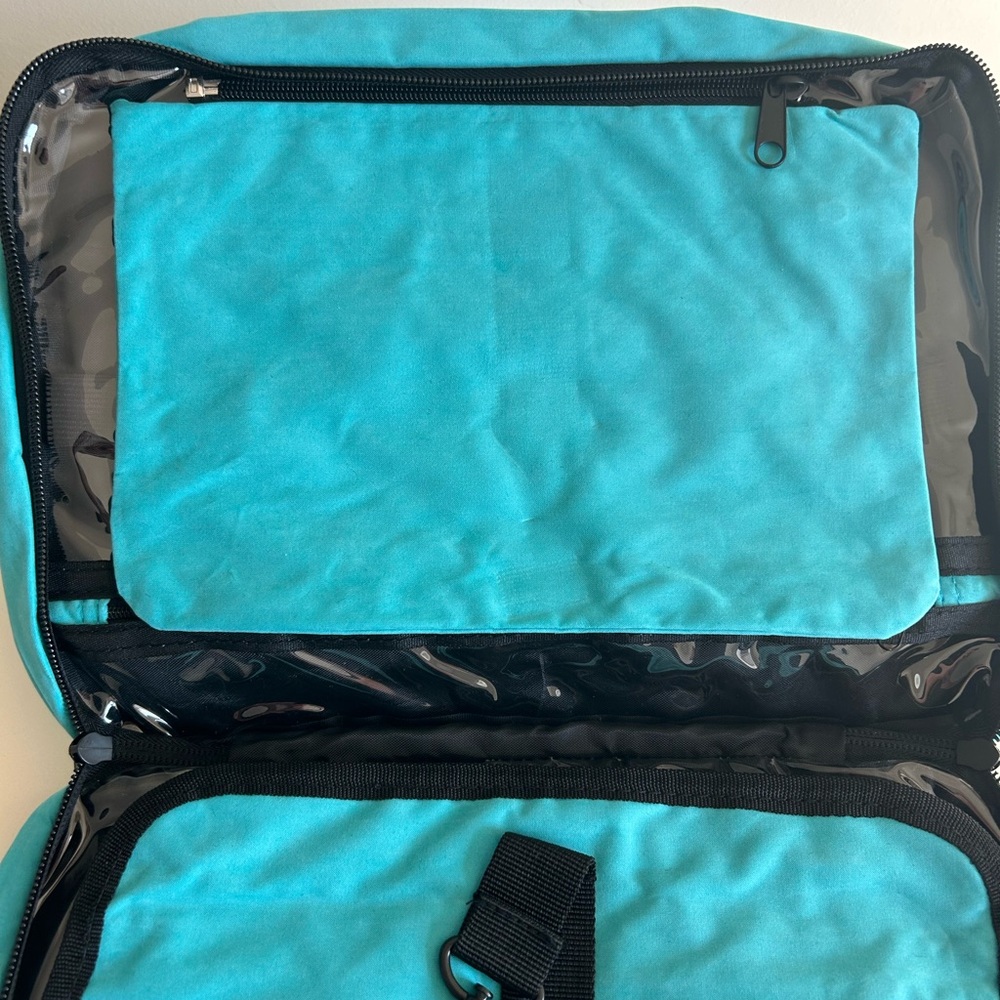 NWT Bang & Carsen Large Travel Bag with Hook Turquoise 12"L x 4"W x 9"H - Picture 8 of 11